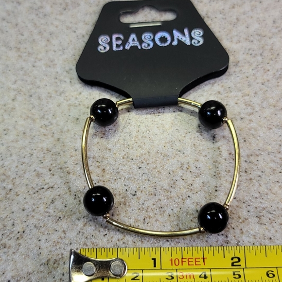 Gold tone /Black Bead stretch Bracelet. Small - Picture 4 of 5